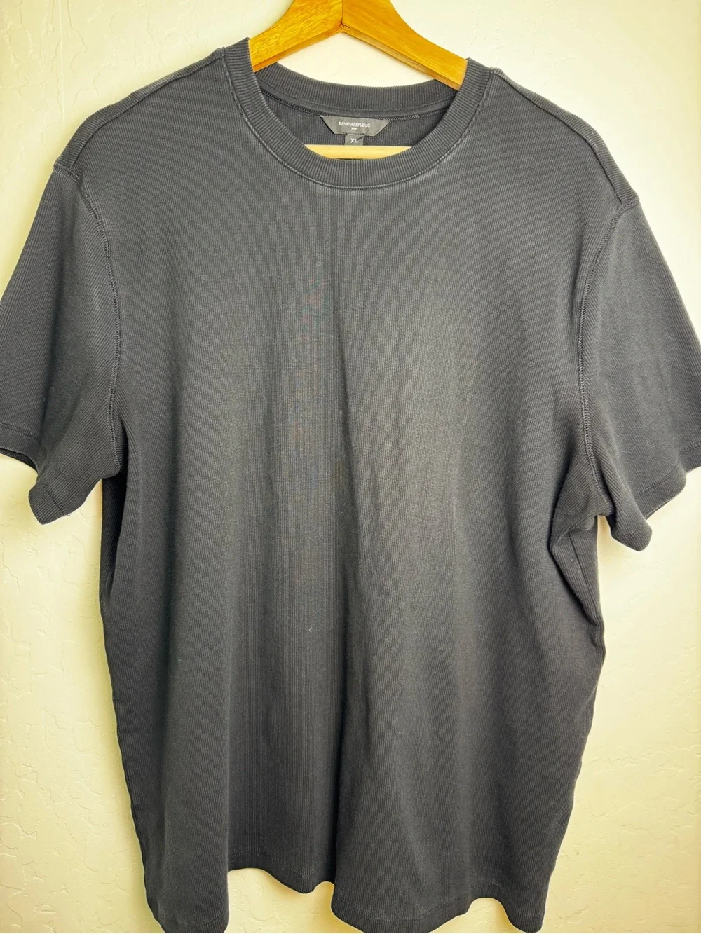 Banana Republic Men's XL Black  Cotton T-Shirt 97% cotton